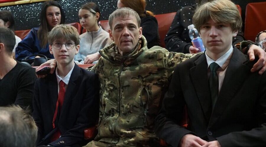 Брянский цирк пригласил на представление детей добровольцев «БАРС – Брянск»