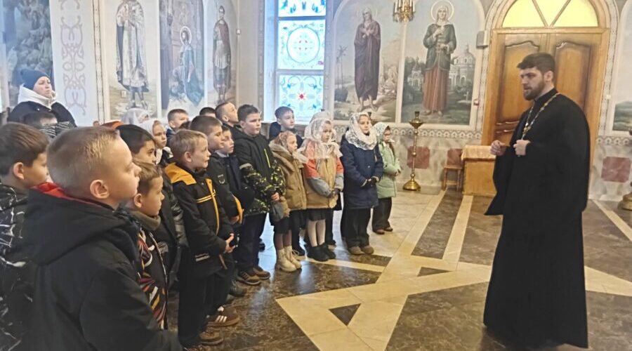 Жуковские школьники посетили православный храм святого Александра Невского