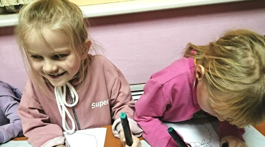 В Никольско — Заборском сельском клубе провели выставку детских поделок — аппликаций