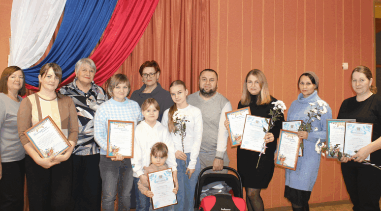 В Жуковке многодетным семьям вручили благодарственные письма и денежные сертификаты