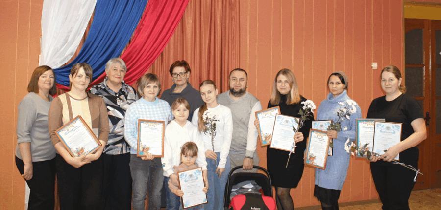 В Жуковке многодетным семьям вручили благодарственные письма и денежные сертификаты