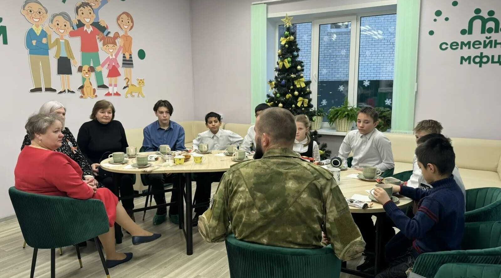 В Жуковском социальном Центре прошла встреча с участником специальной военной операции.