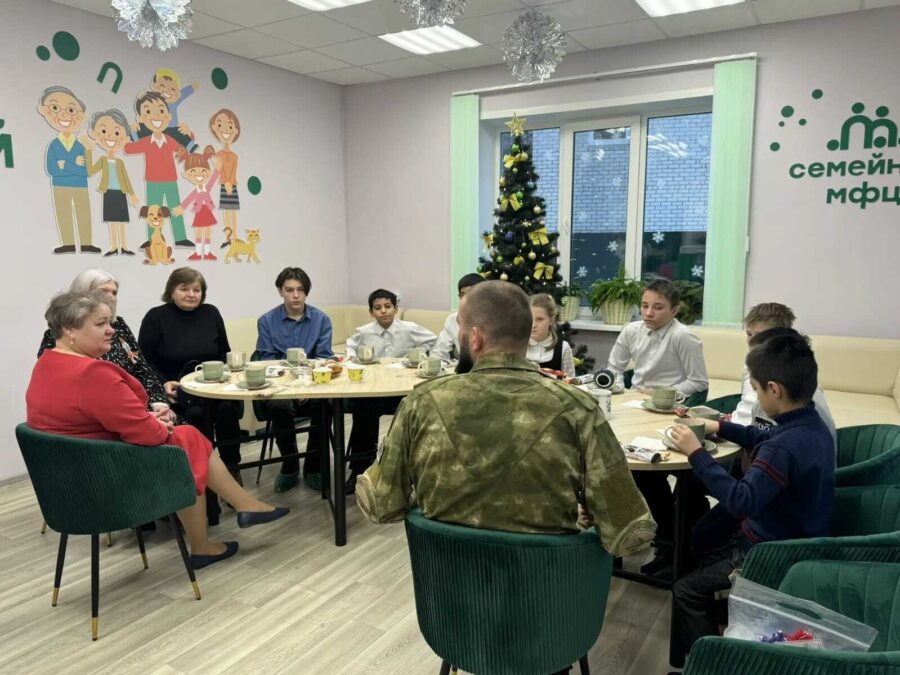 В Жуковском социальном Центре прошла встреча с участником специальной военной операции.