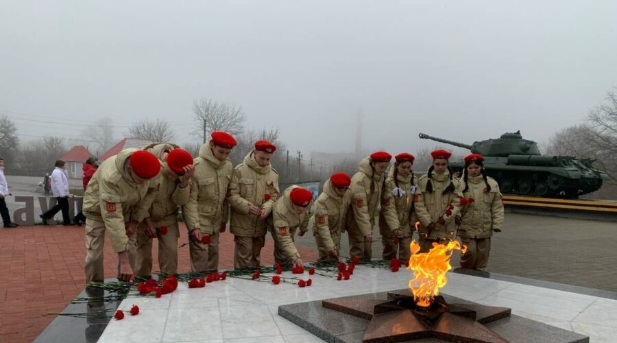 В Стародубе к Вечному Огню возложили цветы в День неизвестного солдата