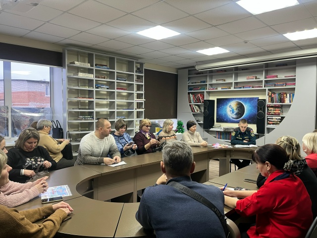 В Центральной библиотеке прошёл инструктаж по пожарной безопасности