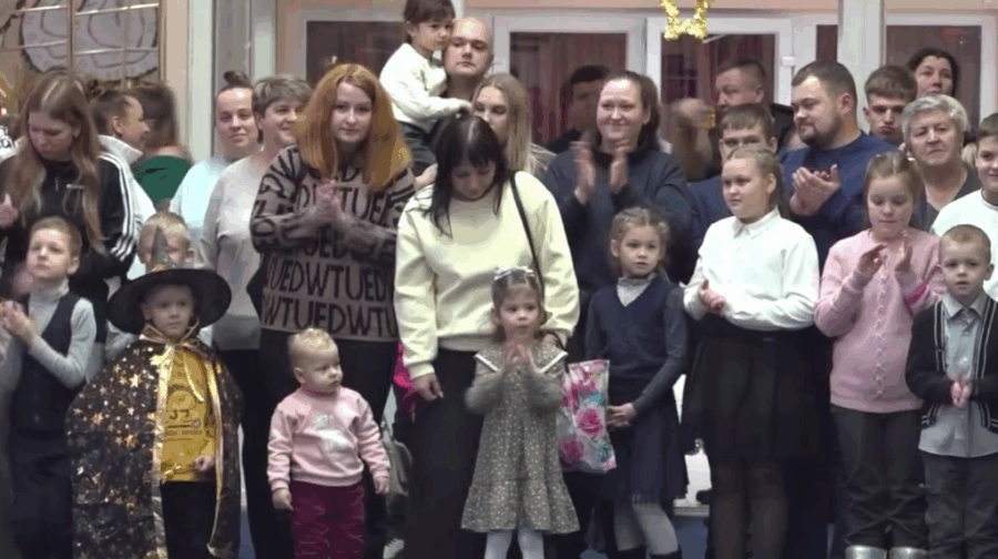 Брянский «Народный Фронт» провел новогоднее представление для детей участников СВО