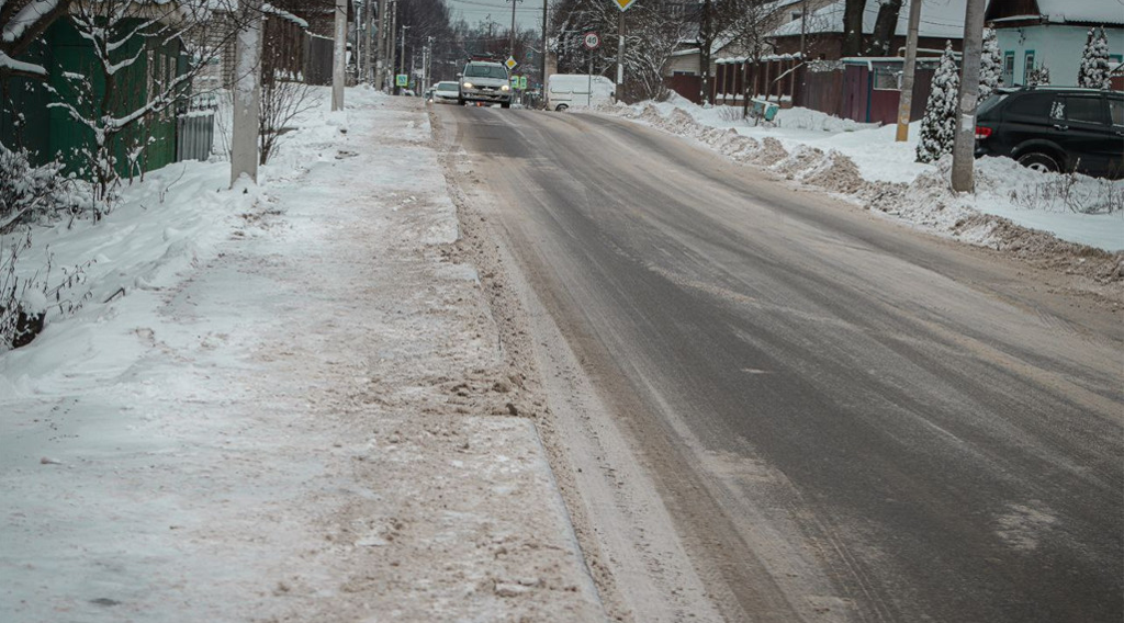 В Брянске начали расчистку от снега второстепенных дорог