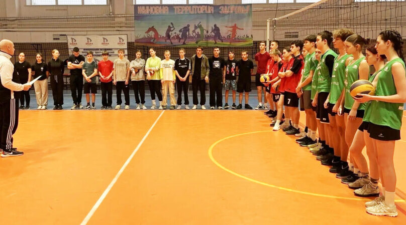 В Жуковке завершились соревнования школьников по волейболу