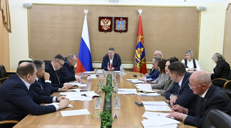 Брянские дети — сироты получают квартиры в новых домах