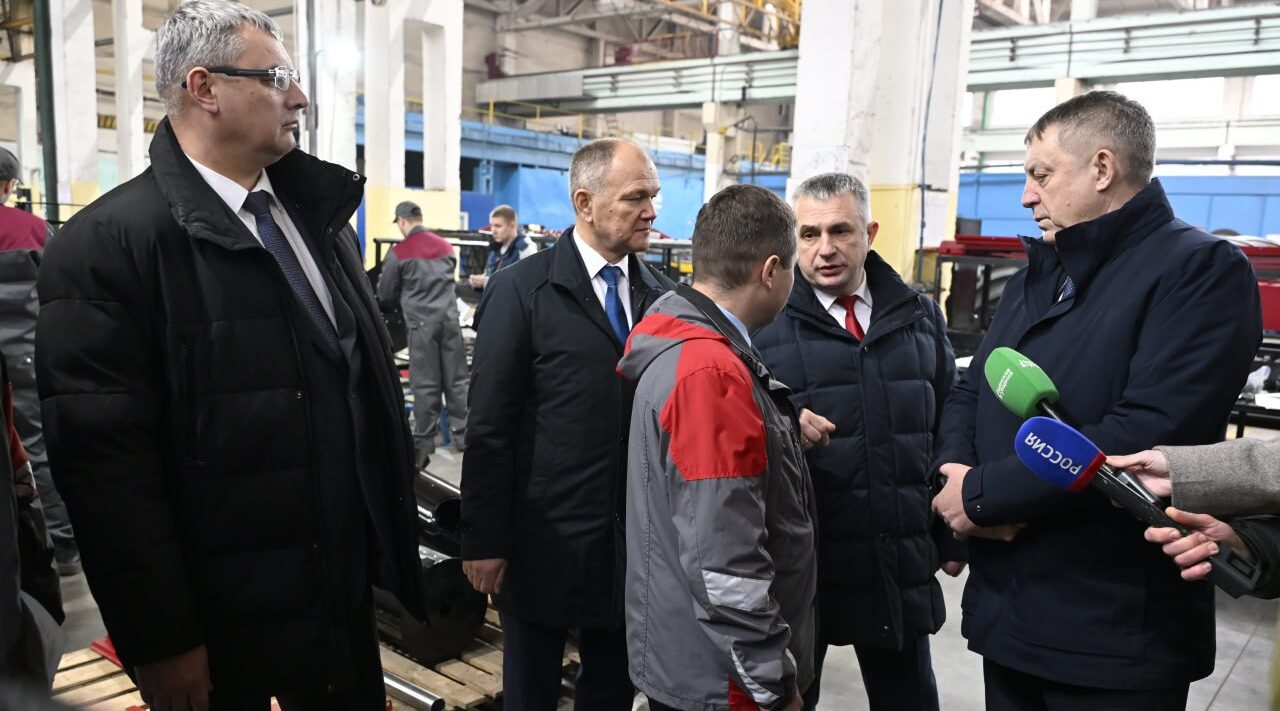 Александр Богомаз и Иван Крупко посетили АО «Брянсксельмаш»