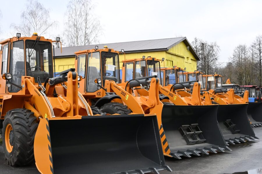 Руководители Брянской и Гомельской областей посетили ООО «Амкодор — Брянск»