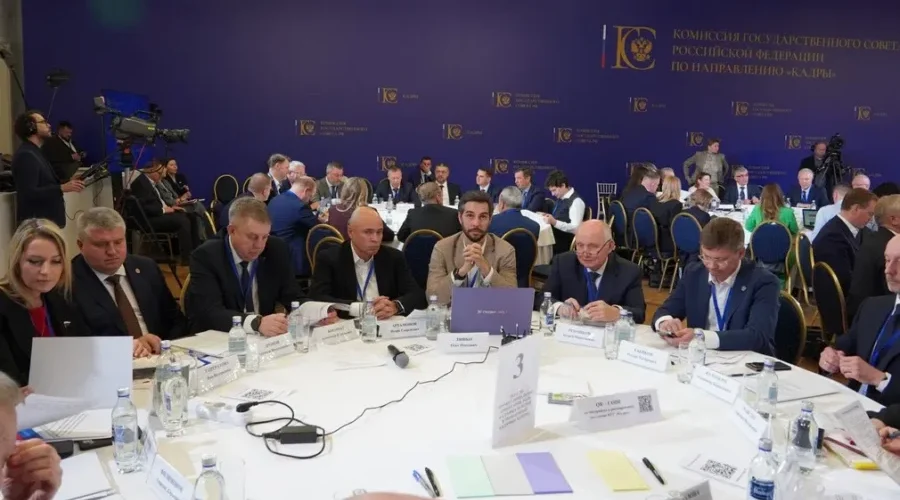 Александр Богомаз принял участие в заседании комиссии Госсовета РФ