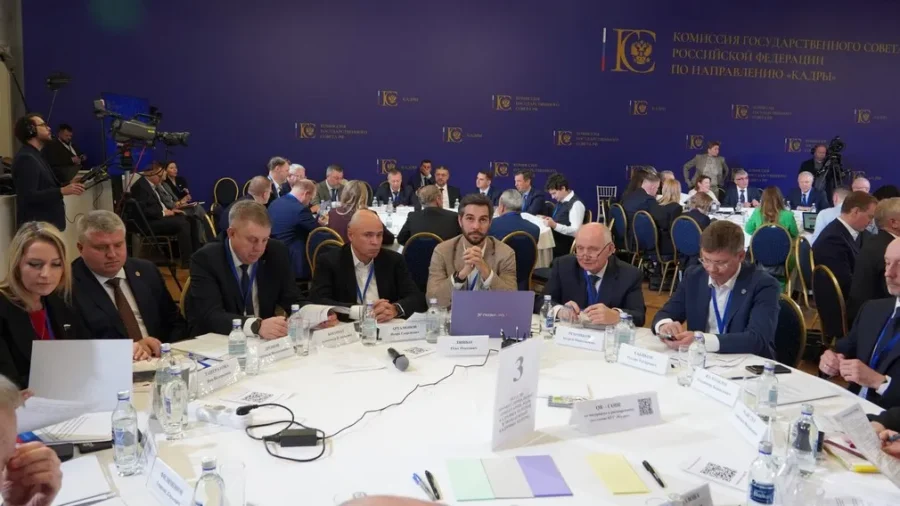 Александр Богомаз принял участие в заседании комиссии Госсовета РФ