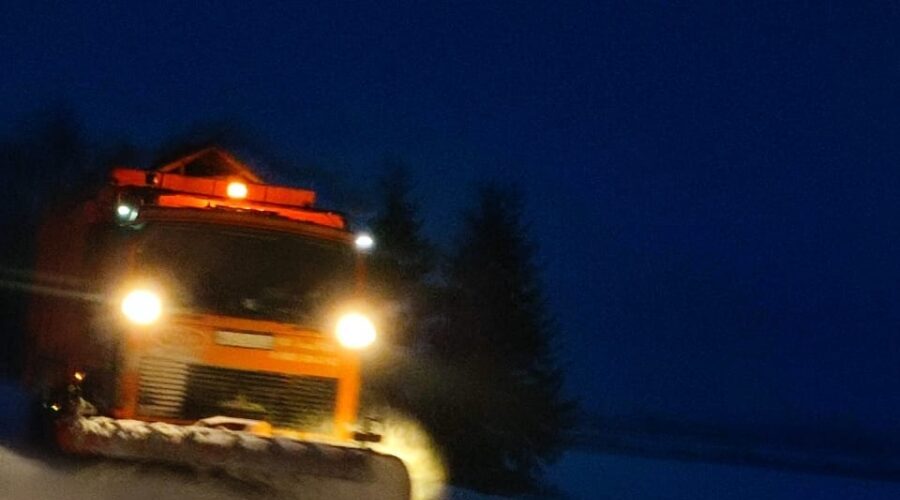 В Брянской области продолжается очистка дорог после снегопада