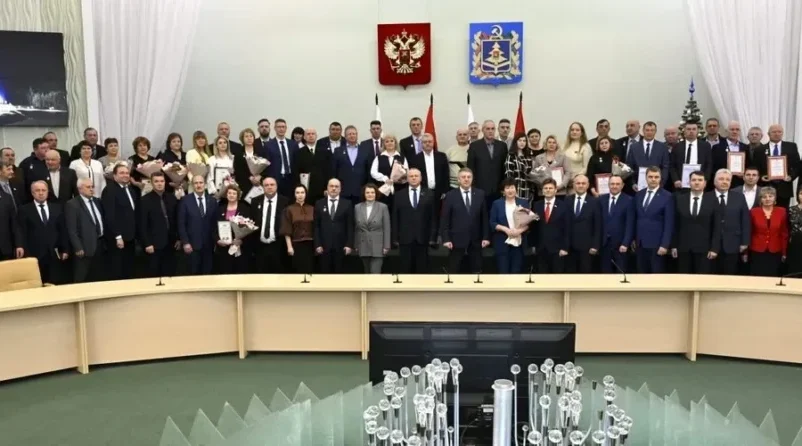 Губернатор поблагодарил брянских энергетиков за благотворительность и заботу о ветеранах отрасли