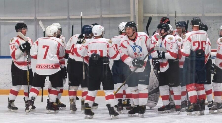 Жуковские хоккеисты одержали третью победу подряд