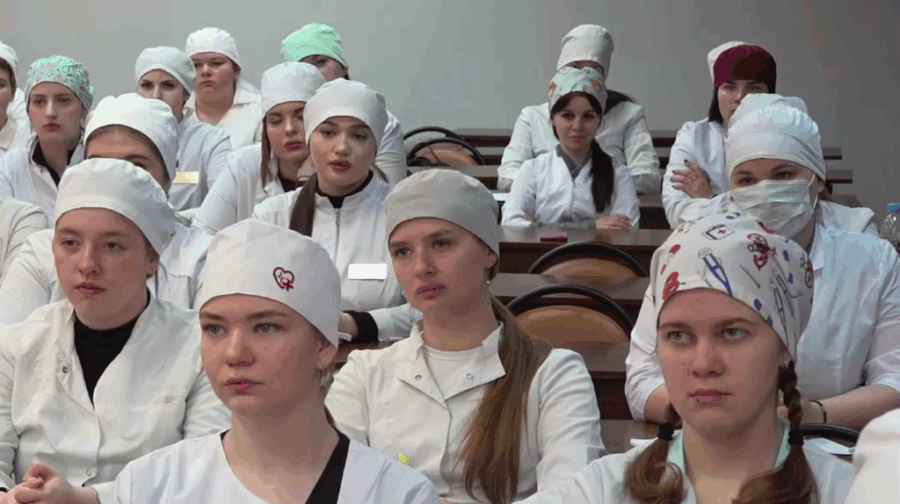 Депутат Николай Щеглов пожелал студентам-медикам профессионального роста