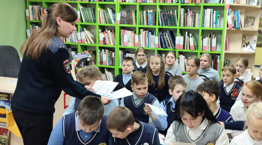 Сотрудники Жуковской госавтоинспекции провели встречу со школьниками