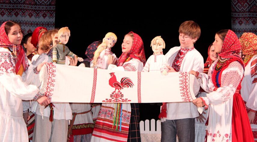         В Жуковке состоялся концерт детского фольклорного ансамбля « Калинушка» из Брянска