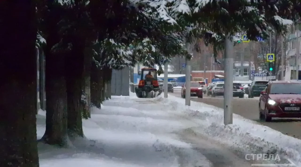 На Брянщине очищают проезды к социально значимым объектам