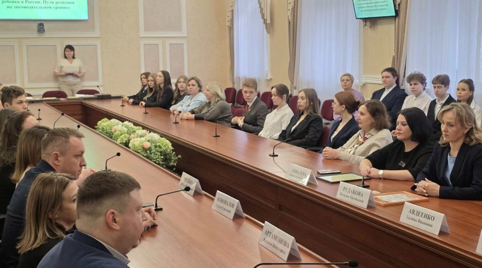 В Брянске торжественно наградили победителей правового конкурса