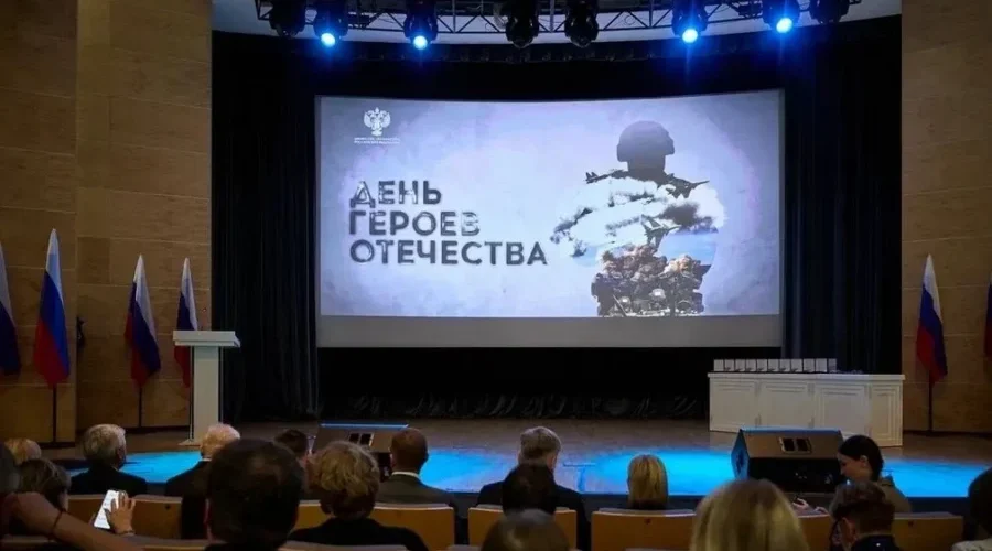 Брянский художник Хроменков награжден медалью Твардовского