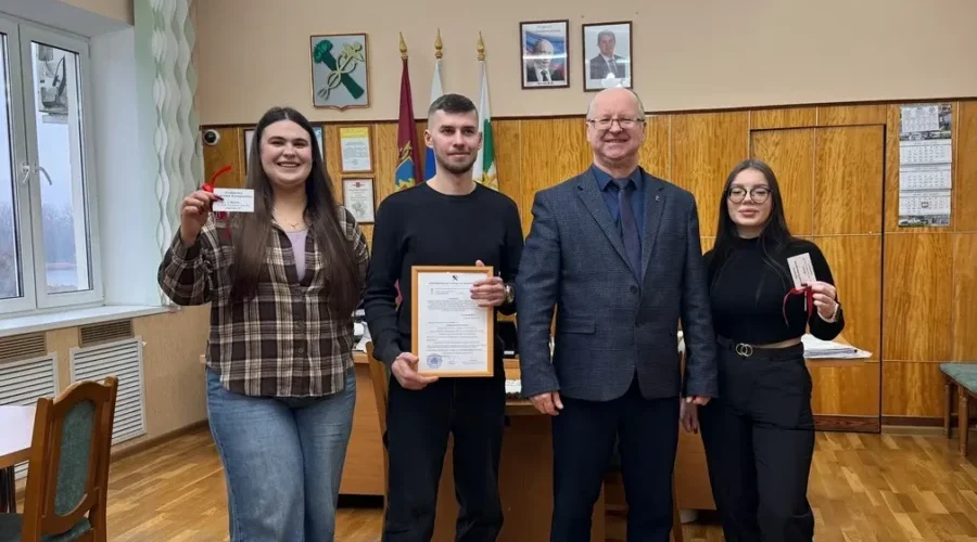 В Новозыбкове детям-сиротам переданы сертификат и ключи от новых квартир