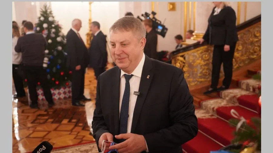 Александр Богомаз перед Новым годом исполнит желания еще троих детей