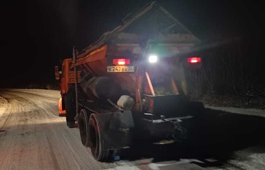 Брянские дорожники ликвидируют последствия снегопада