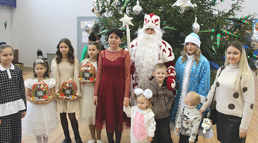 В Жуковском КДЦ прошёл новогодний утренник для детей сотрудников Жуковского РАЙПО
