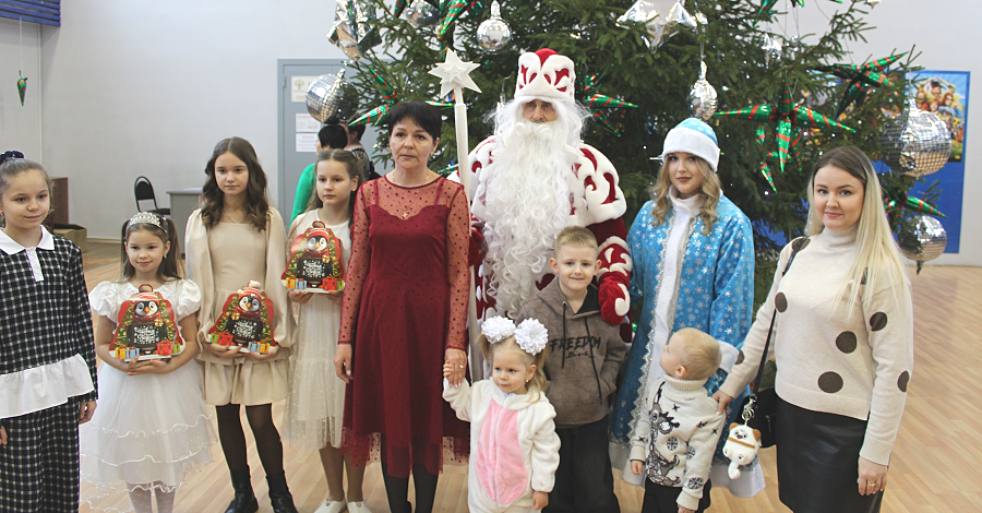 В Жуковском КДЦ прошёл новогодний утренник для детей сотрудников Жуковского РАЙПО