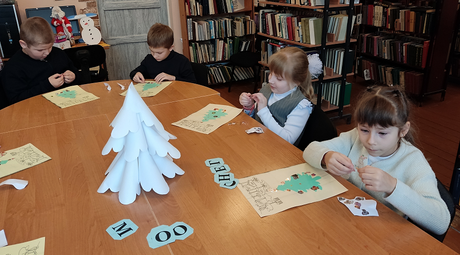 В Троснянской поселенческой библиотеке прошла праздничная игровая программа