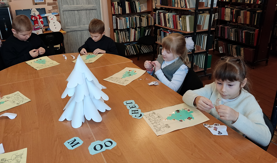 В Троснянской поселенческой библиотеке прошла праздничная игровая программа