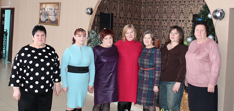 В Жуковке чествовали сотрудниц РАЙПО, сыновья которых участвуют в специальной военной операции