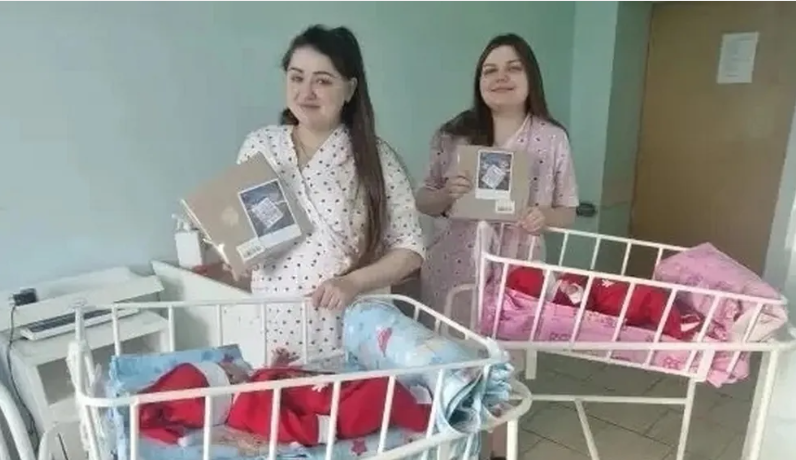 В Брянске поздравили женщин, ставших мамами в ночь на 1 января