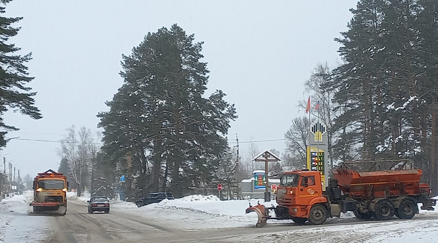 С началом новых снегопадов в Жуковском округе возобновилась активная очистка дорог