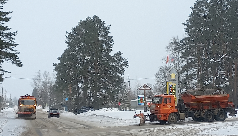 С началом новых снегопадов в Жуковском округе возобновилась активная очистка дорог