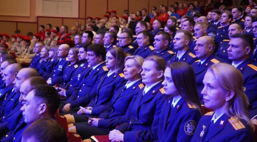 Губернатор вручил награды брянским следователям