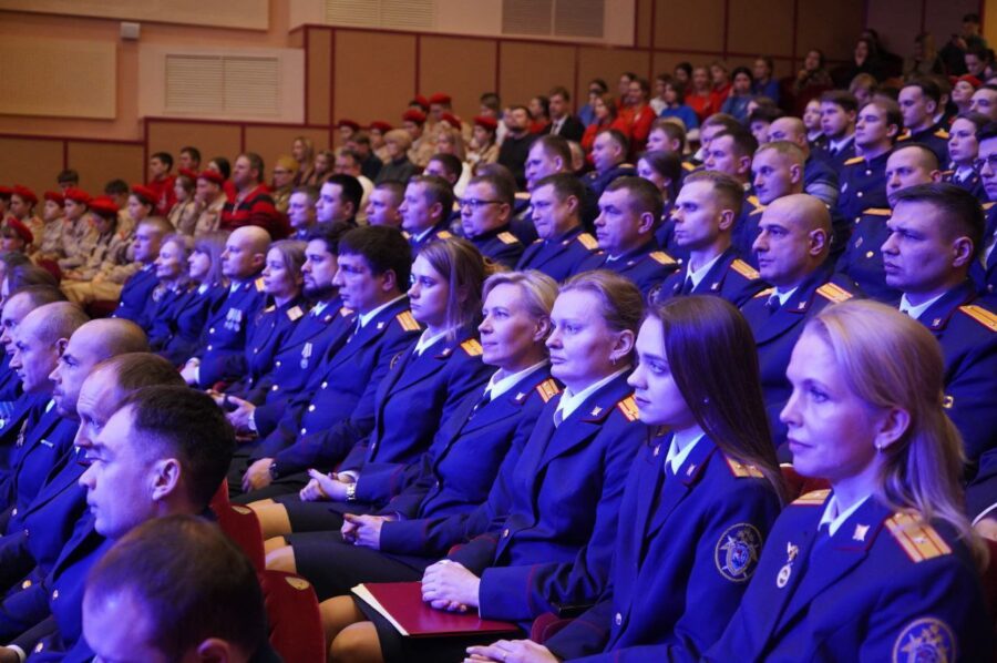 Губернатор вручил награды брянским следователям