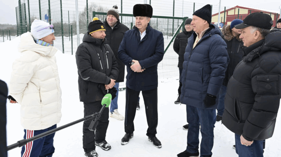 Помощник президента встретился с первым тренером лыжника Большунова