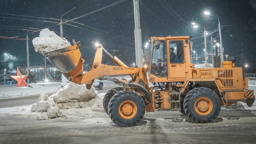 Более 5 800 тонн снега вывезли за выходные с улиц Брянска