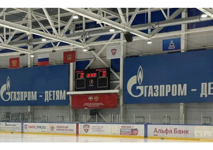 В Брянске проходит товарищеский хоккейный матч