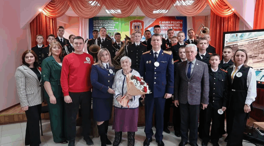 Брянские кадеты встретились с блокадницей Тамарой Ефремовой