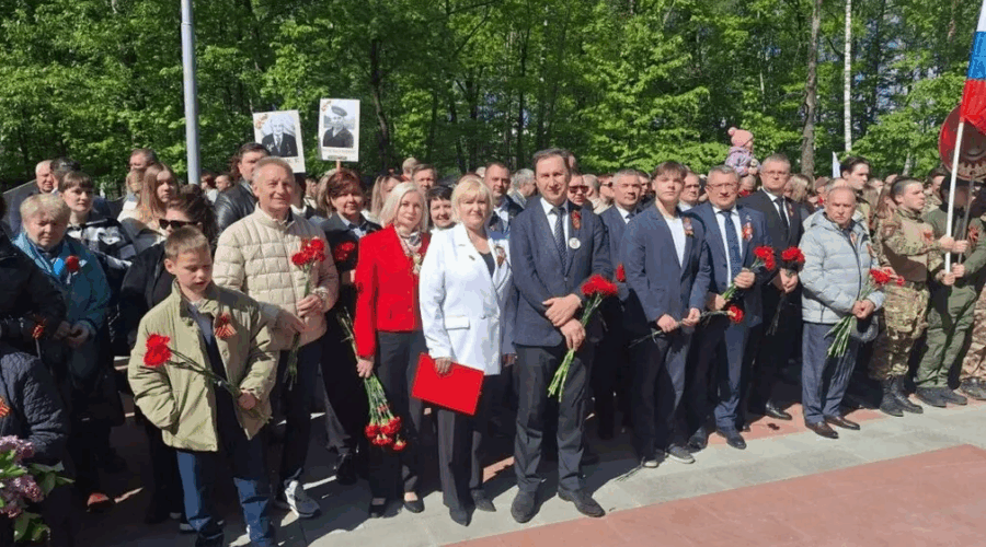 В Бежицком районе благоустроили братскую могилу и три памятника