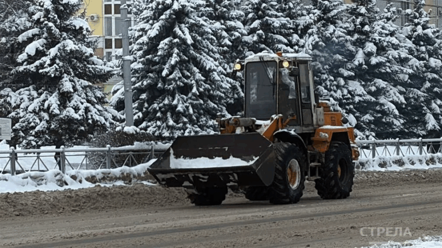 В Брянской области продолжается ликвидация последствий снегопада