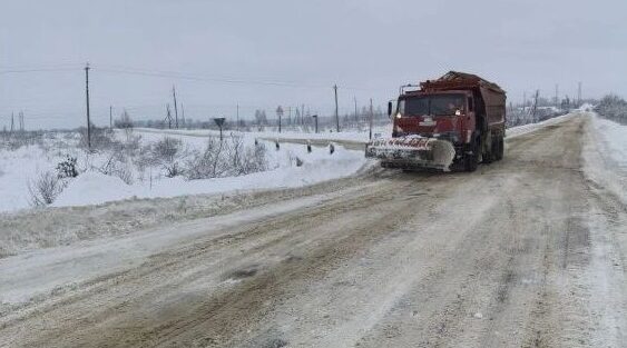 В Брянской области продолжаются работы по очистке дорог