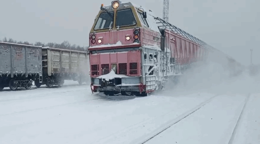 На железной дороге в Брянской области усилили борьбу с последствиями снежной стихии