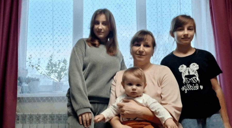 Многодетная семья из глубинки за «семейный» капитал приобрела квартиру в Брянске