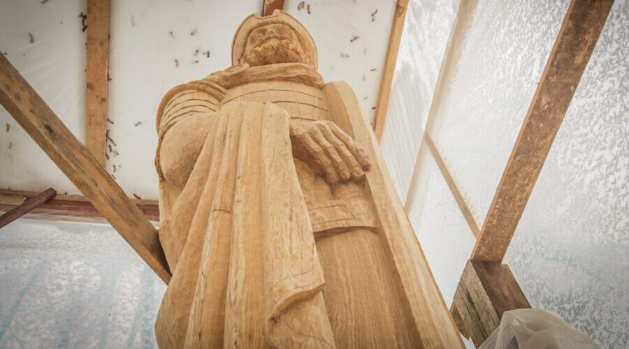 Парк Толстого украсит скульптура князя Романа Брянского