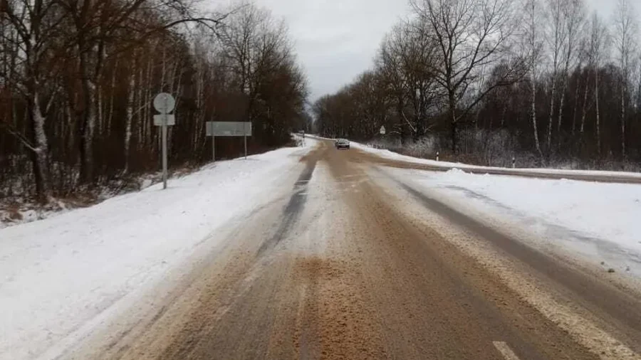 Дороги Брянщины обрабатывают без химических реагентов